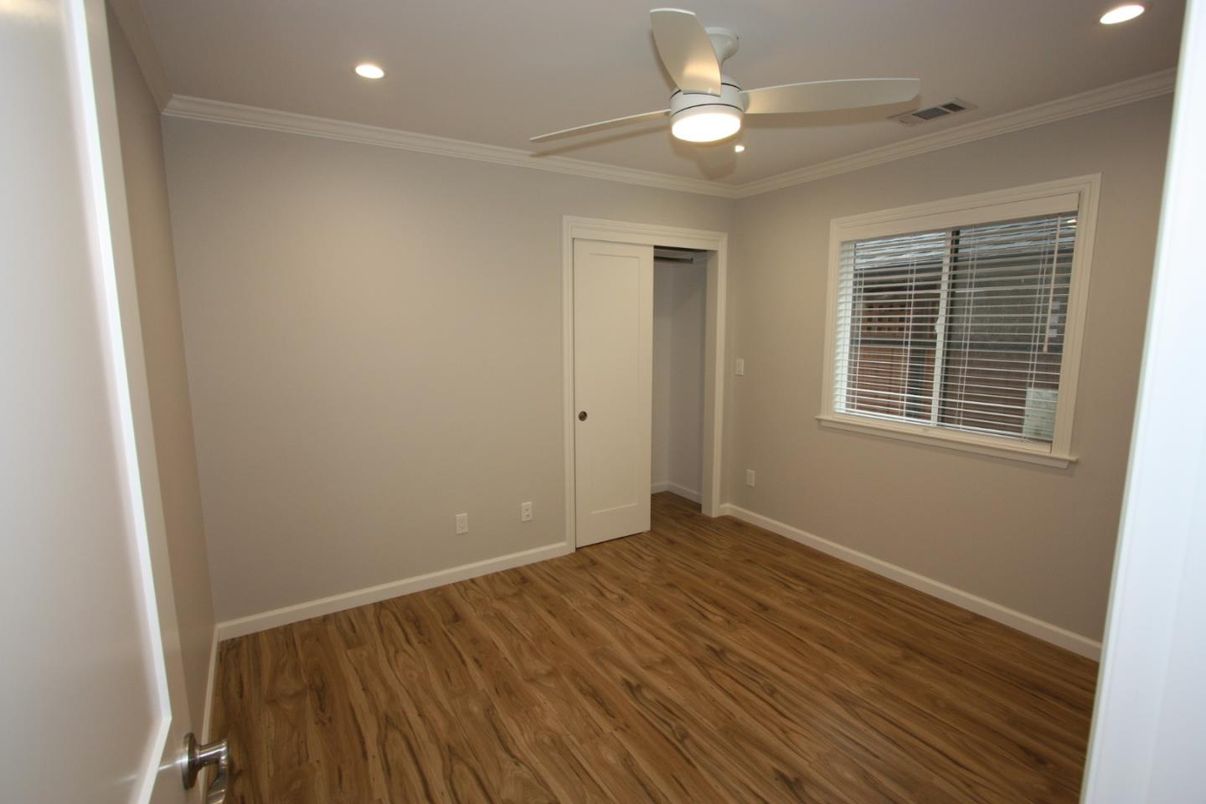 Empty room, Interior, Recessed Lighting, Wood Texture Flooring
