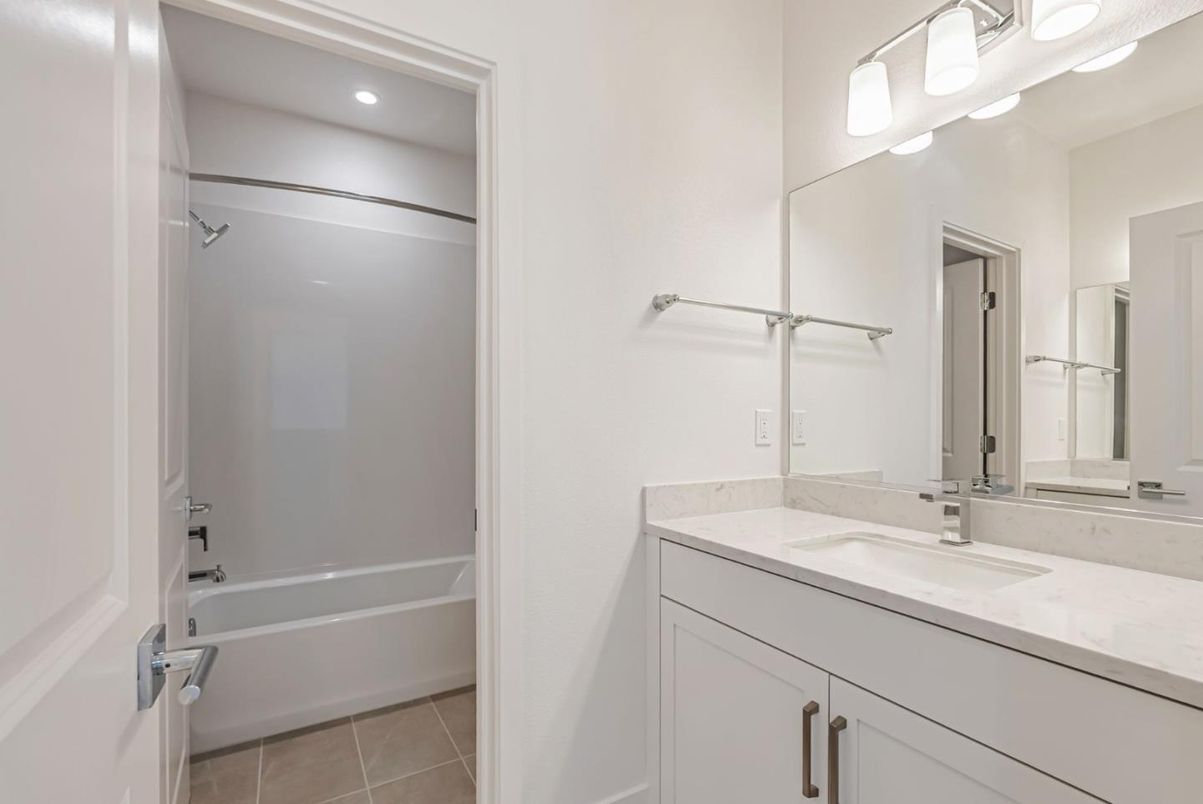 Bathroom, Interior, Recessed Lighting