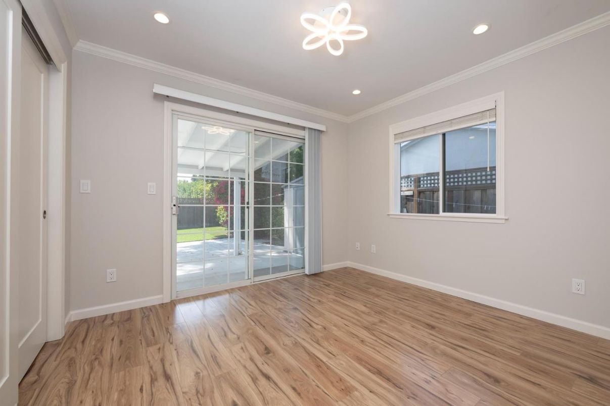 Empty room, Interior, Pendant Lights, Recessed Lighting, Wood Texture Flooring