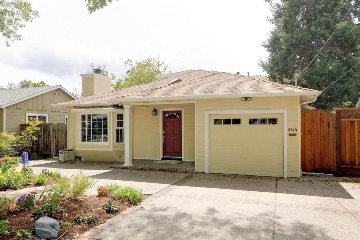 Attached, Exterior, Facade, Ranch