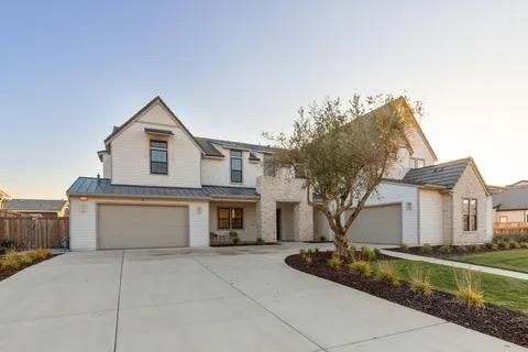 Attached, Exterior, Facade, Farmhouse