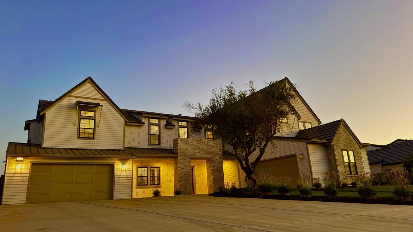 Attached, Exterior, Facade, Farmhouse