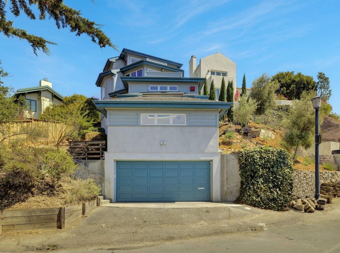 Attached, Exterior, Facade, Modern