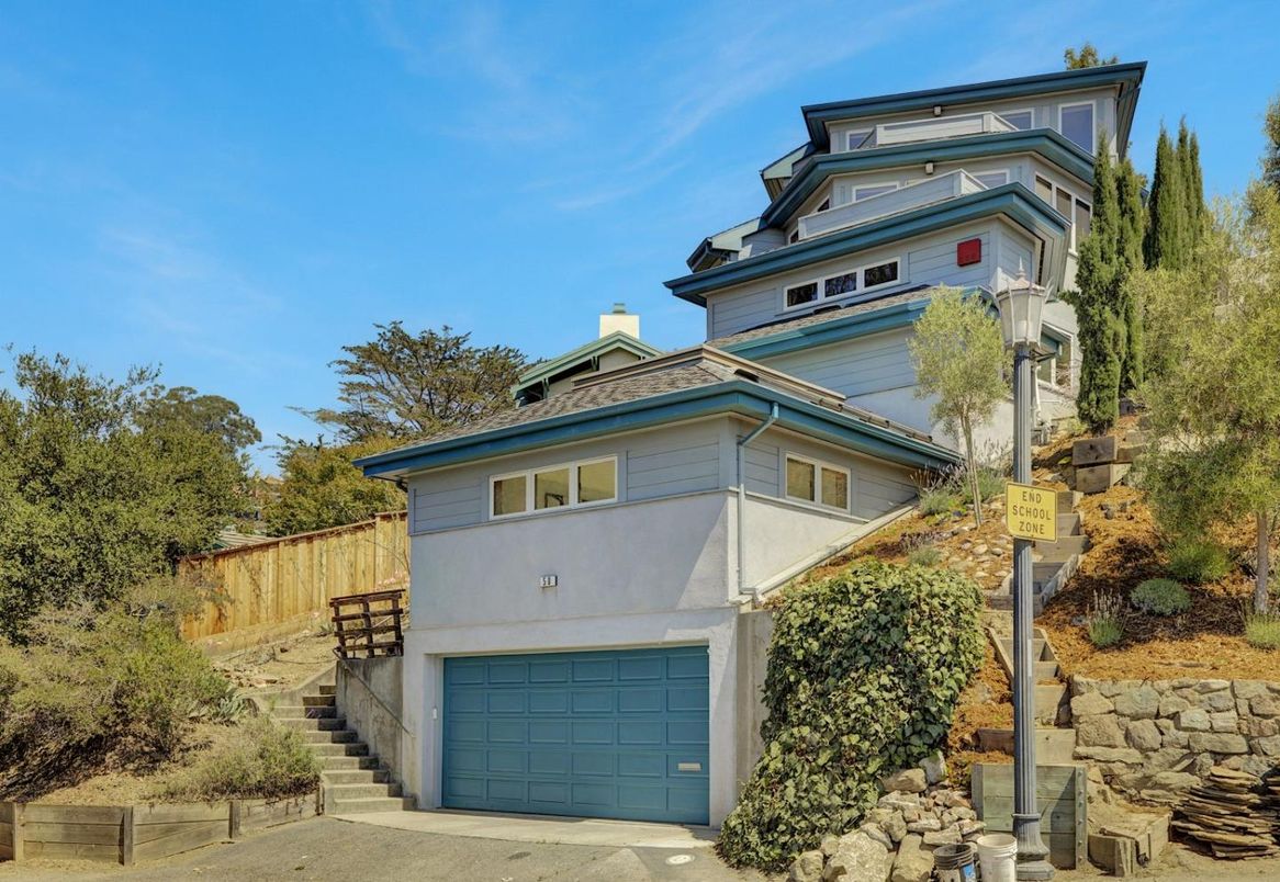 Attached, Exterior, Facade, Mediterranean