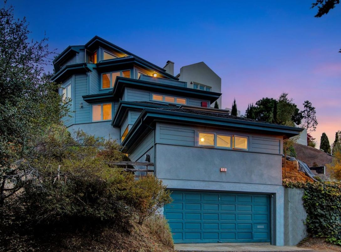 Attached, Exterior, Facade, Modern