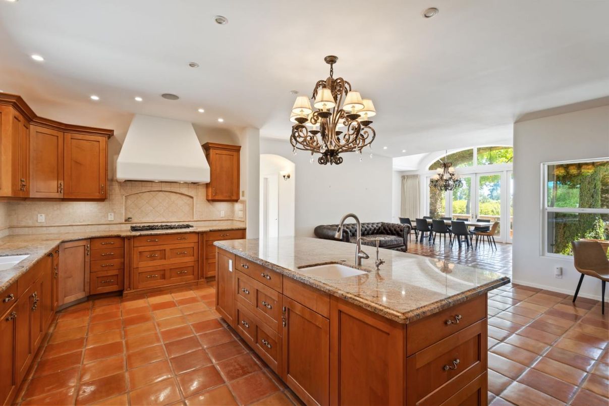 Chandelier, Dining room, Interior, Kitchen, Recessed Lighting