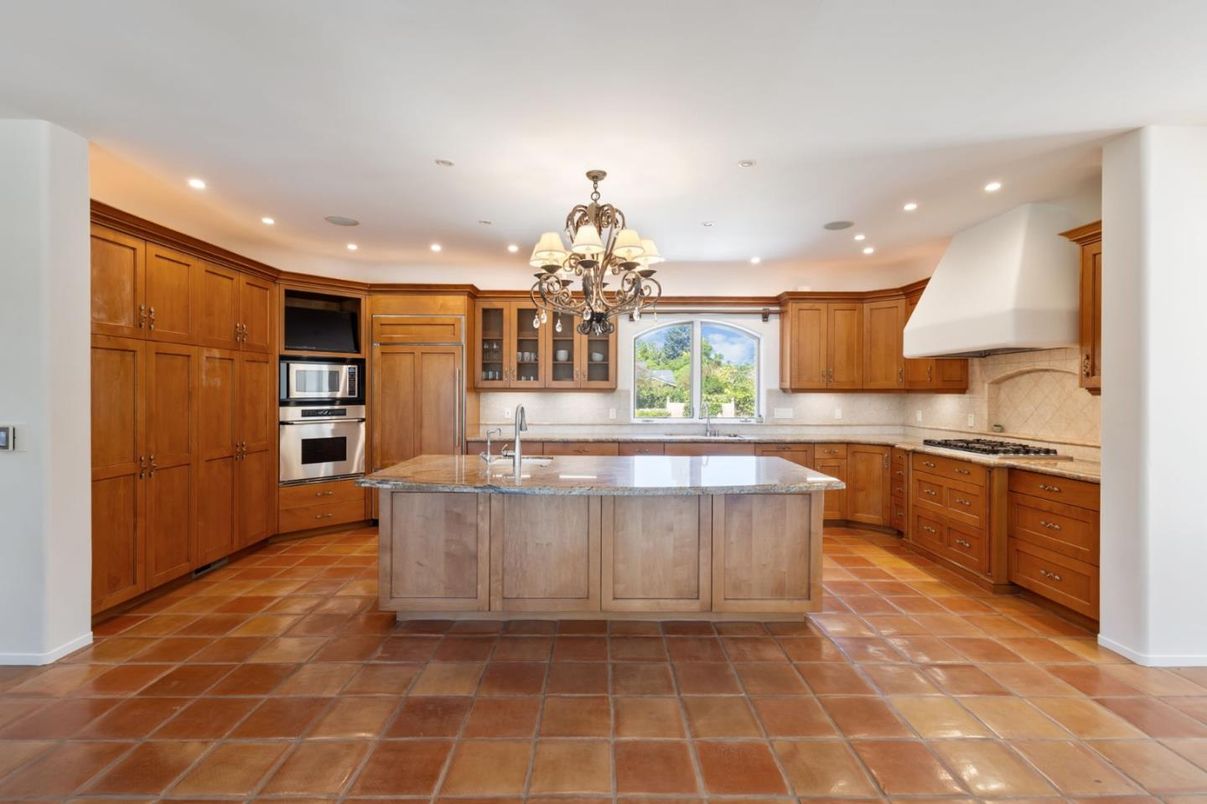 Chandelier, Interior, Kitchen, Recessed Lighting, Stainless Steel Appliances
