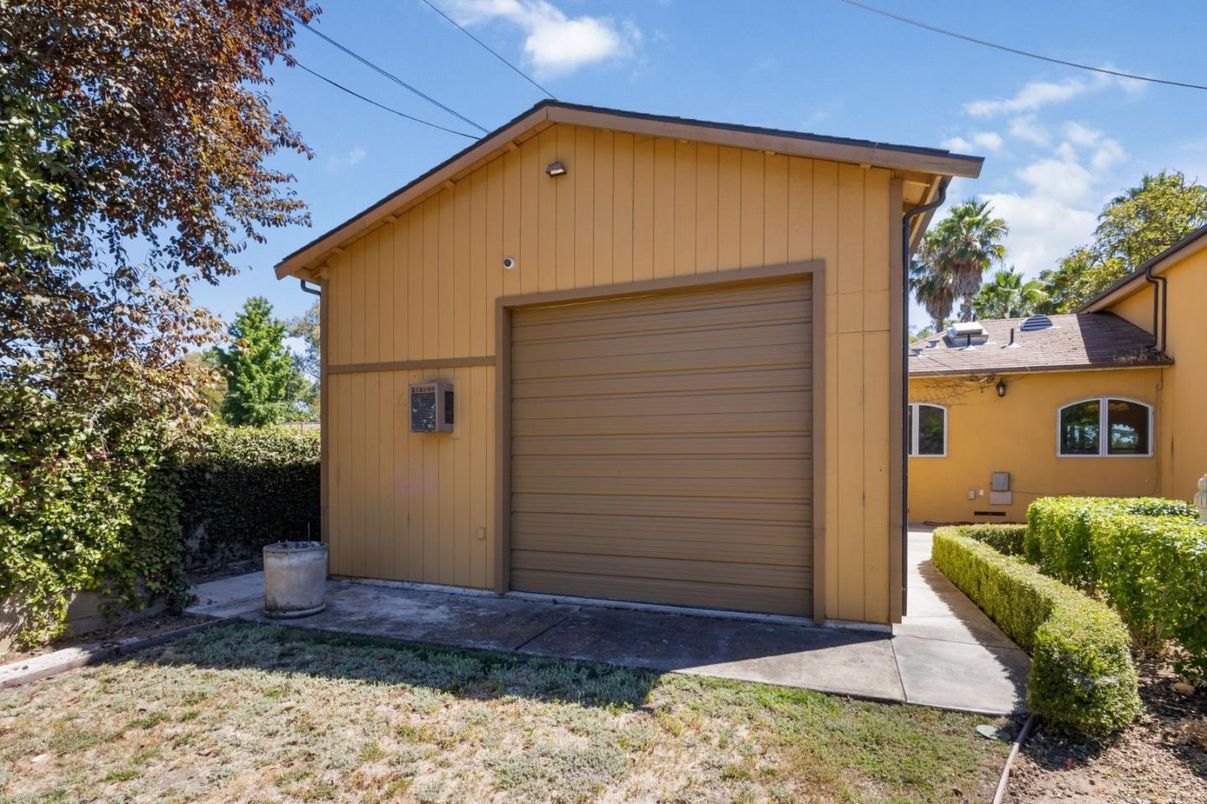 Detached Garage, Exterior