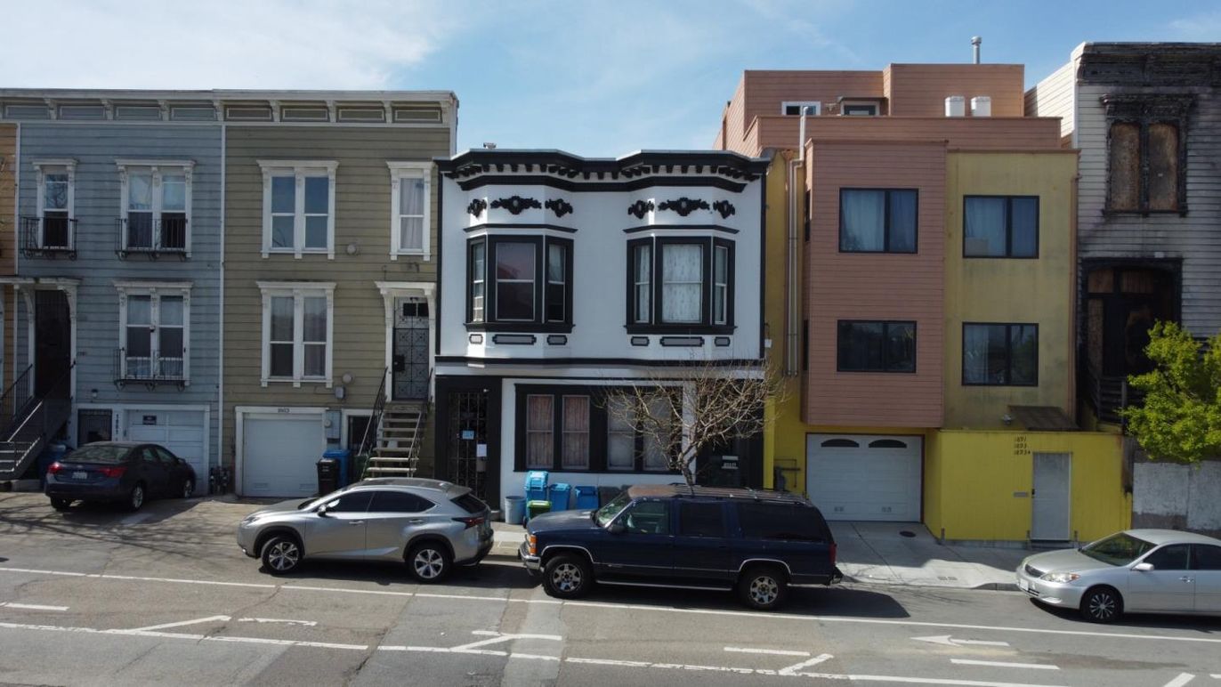 Attached, Exterior, Facade, Rowhouse