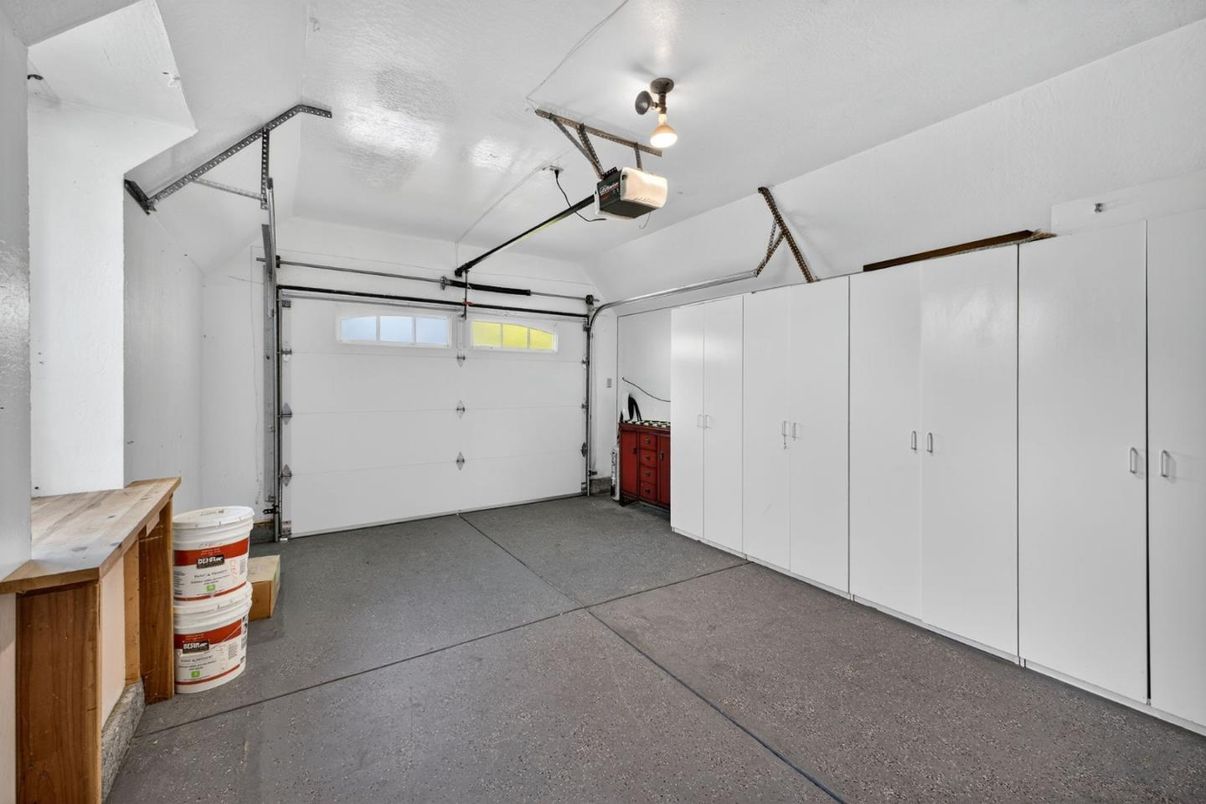 Garage, Interior