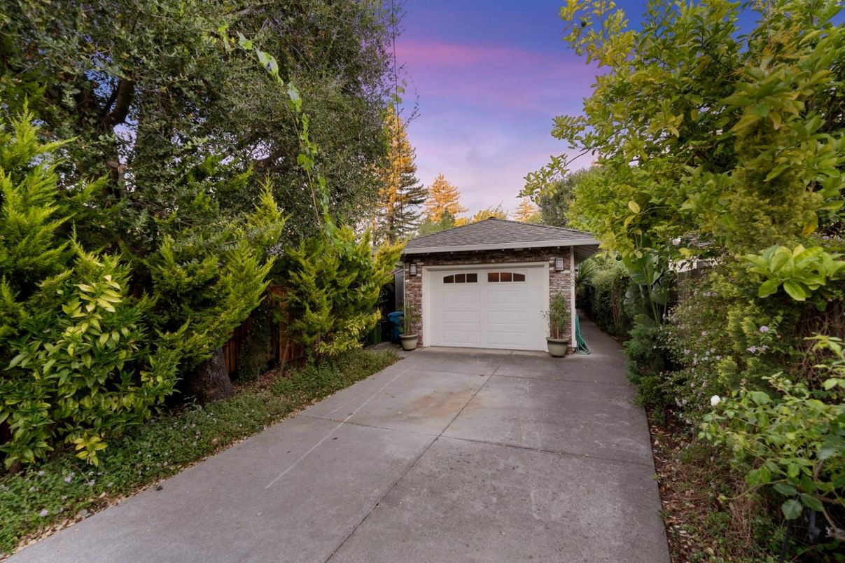 Detached Garage, Exterior