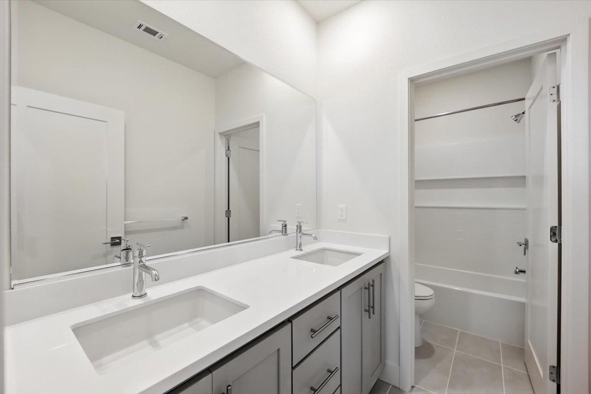 Bathroom, Dual Sink Vanities, Interior