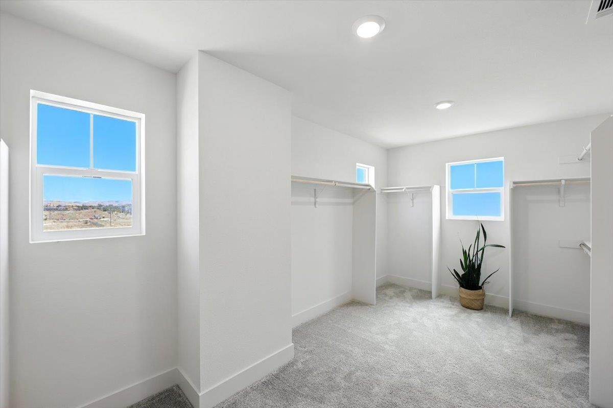 Empty room, Interior, Recessed Lighting, Walk-in Closets