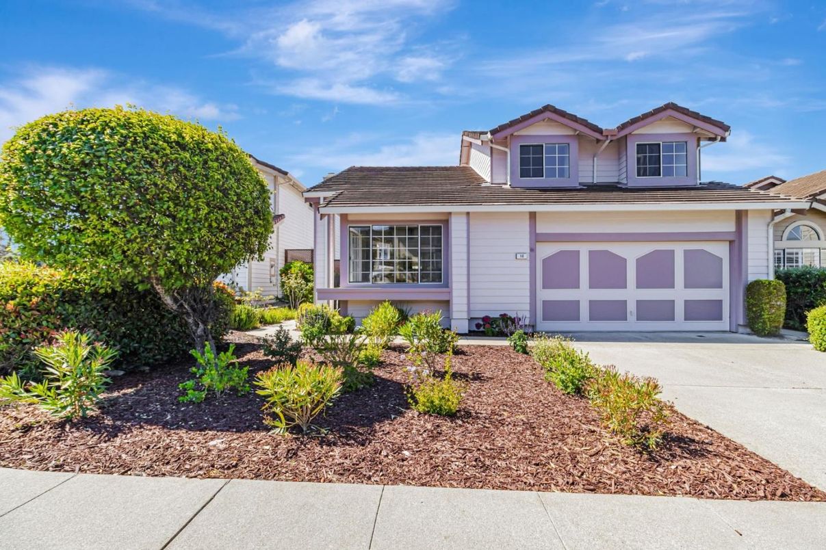 Attached, Exterior, Facade, Ranch