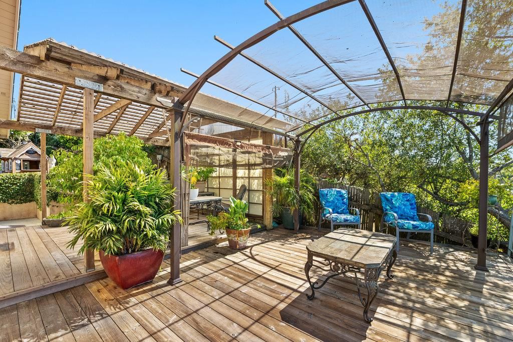 Exterior, Sun Room, Wood Texture Flooring