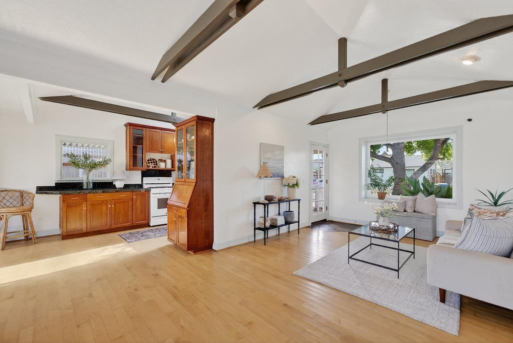 Interior, Living room, Pendant Lights, Wooden Beams, Wood Texture Flooring
