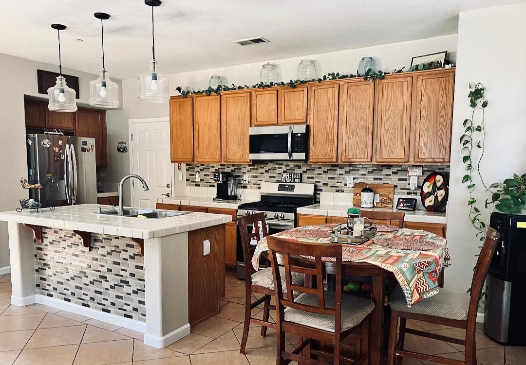 Dining room, Interior, Kitchen, Pendant Lights, Tile Countertops