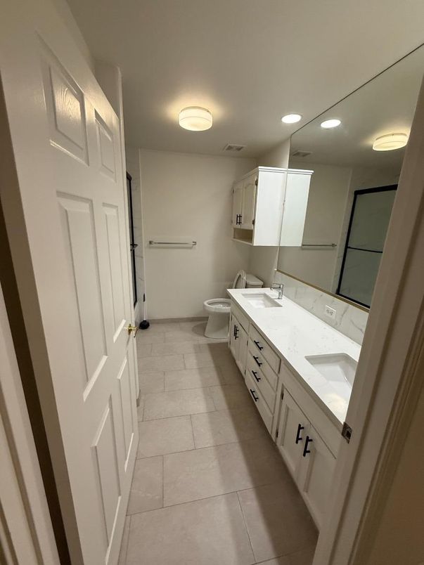 Bathroom, Dual Sink Vanities, Interior, Recessed Lighting