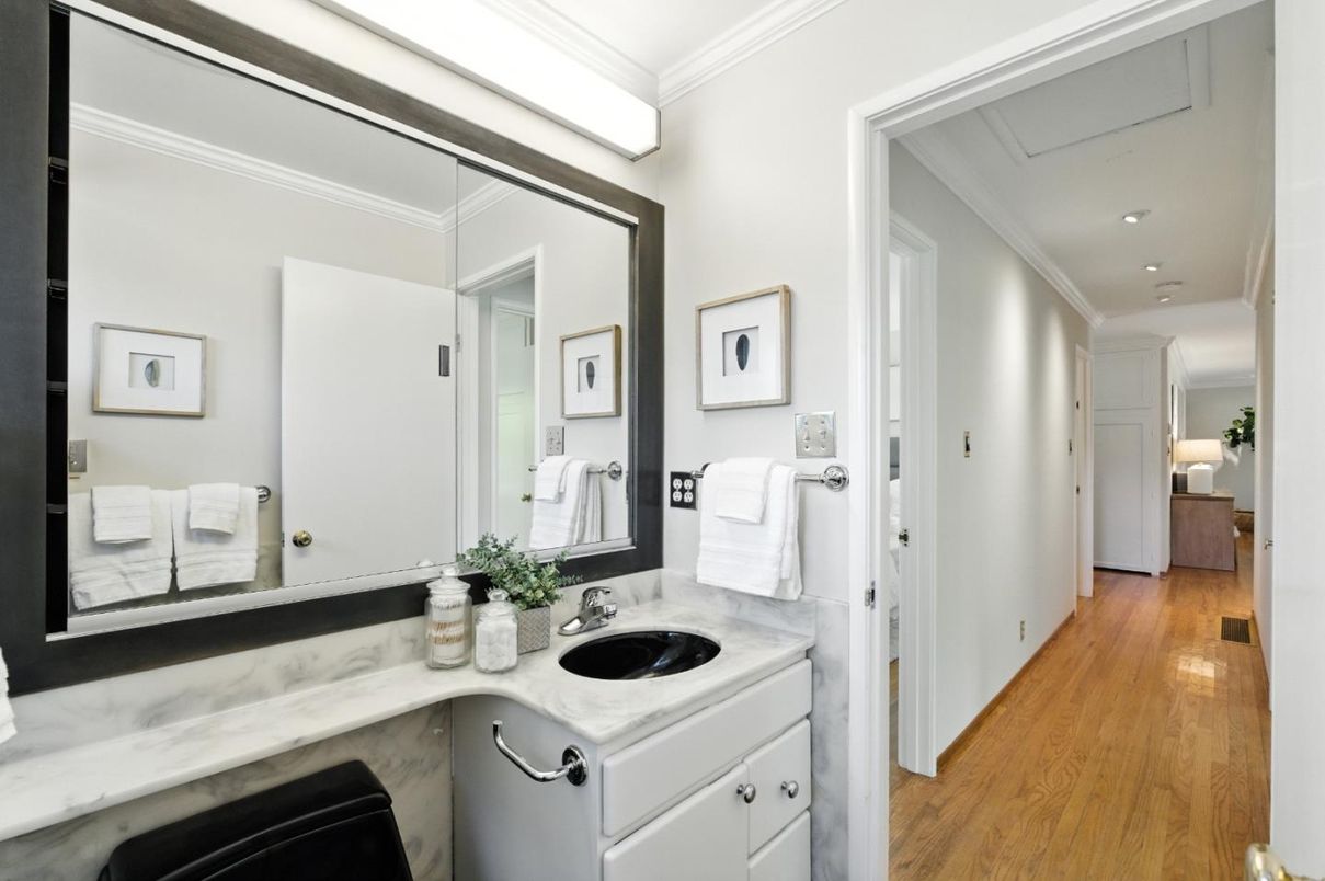 Bathroom, Interior, Recessed Lighting, Wood Texture Flooring