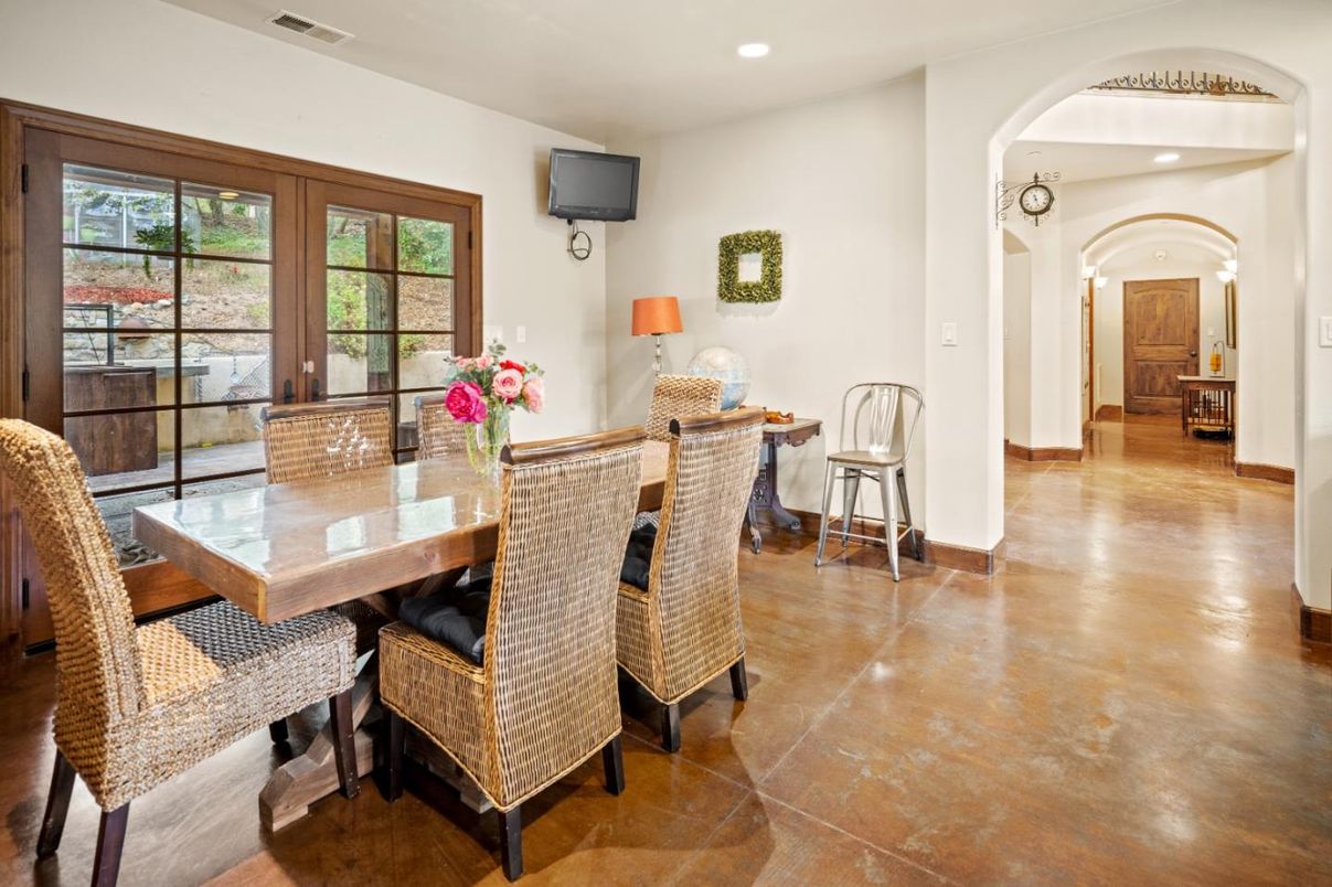 Dining room, Interior, Recessed Lighting