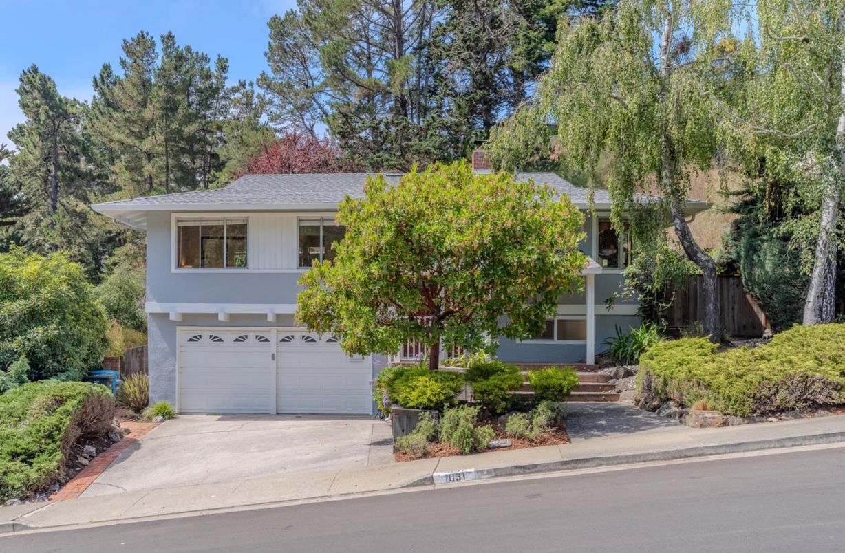 Attached, Exterior, Facade, Raised Ranch
