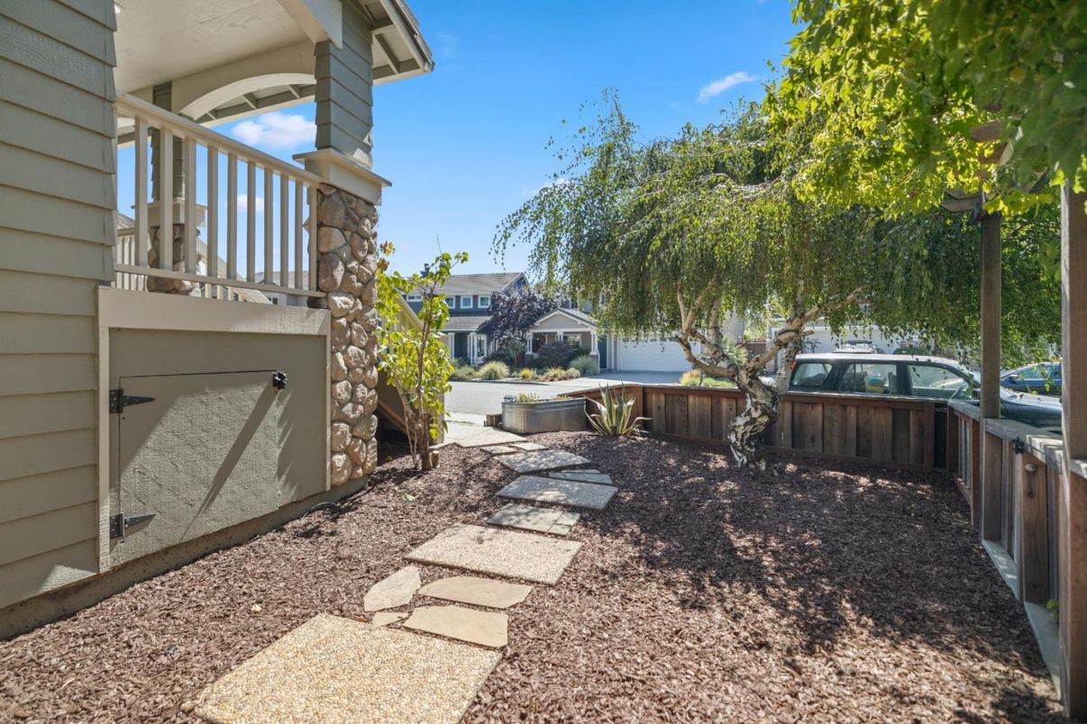 Backyard, Exterior