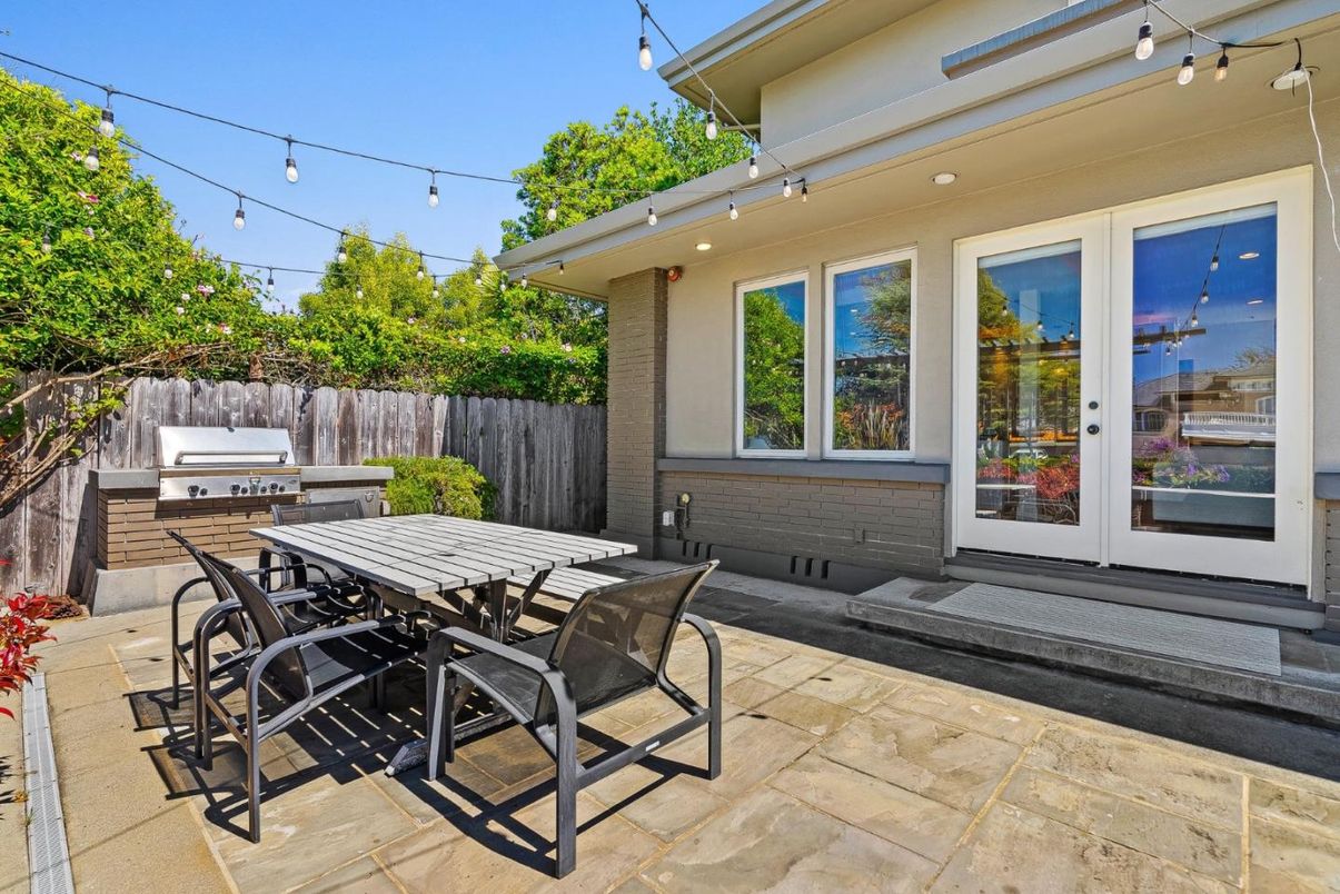 Exterior, Outdoor Kitchen