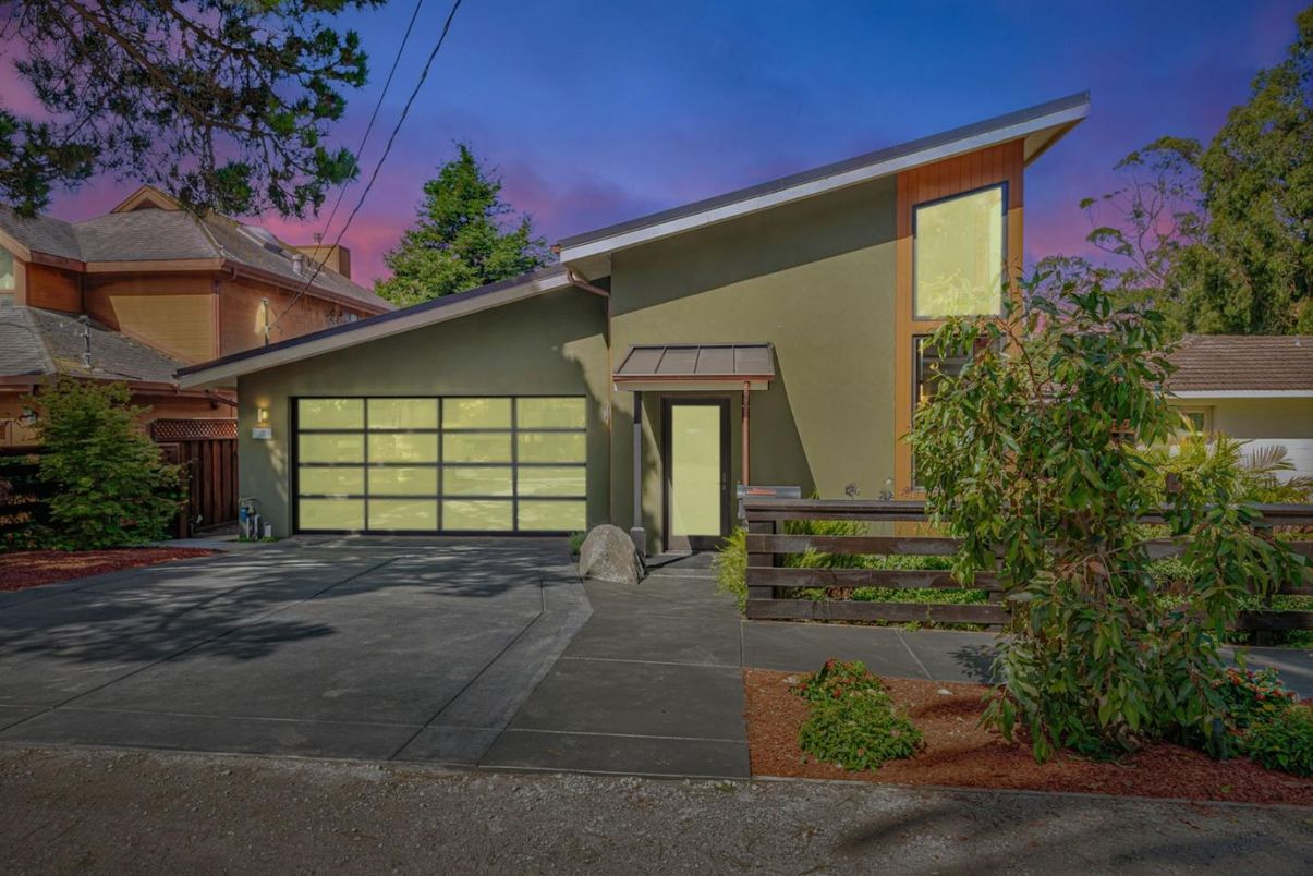 Attached, Exterior, Facade, Modern