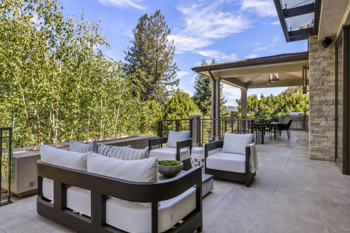 Exterior, Outdoor Kitchen