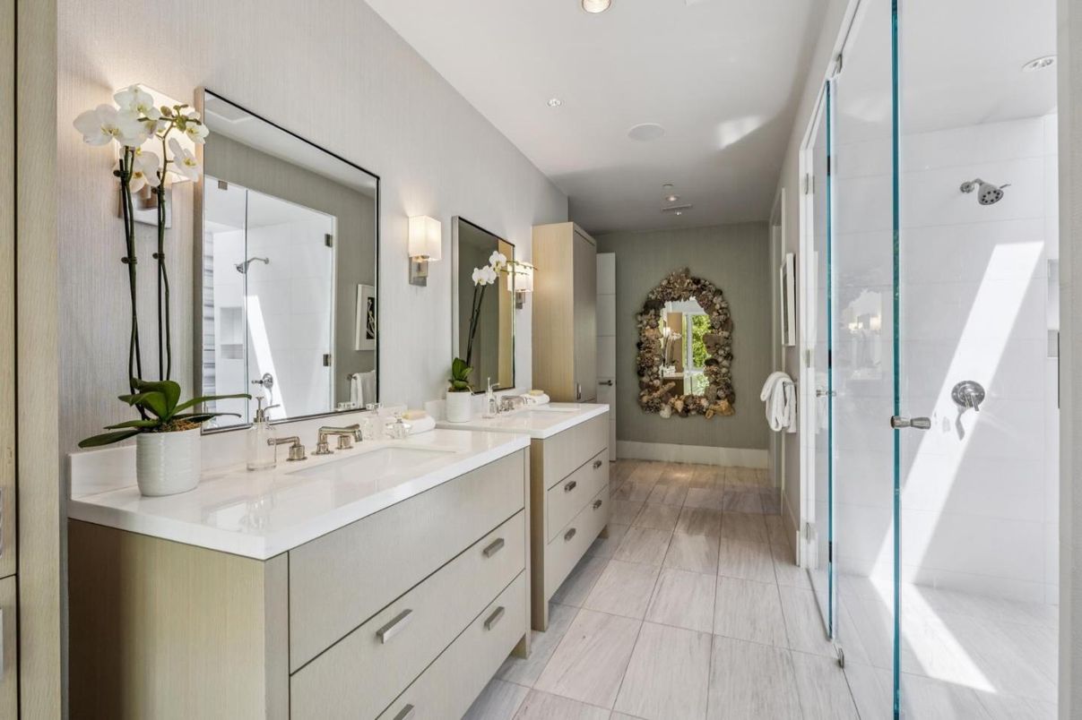 Bathroom, Dual Sink Vanities, Interior, Recessed Lighting