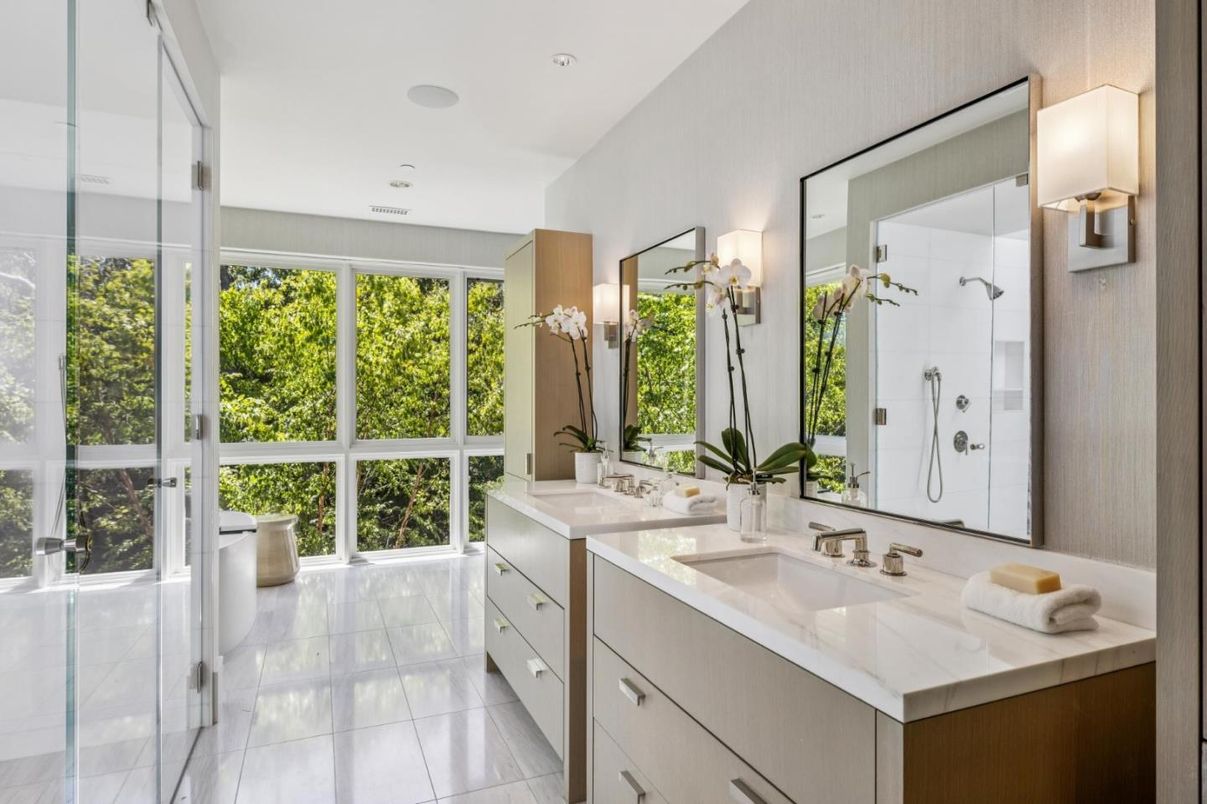 Bathroom, Dual Sink Vanities, Interior, Recessed Lighting