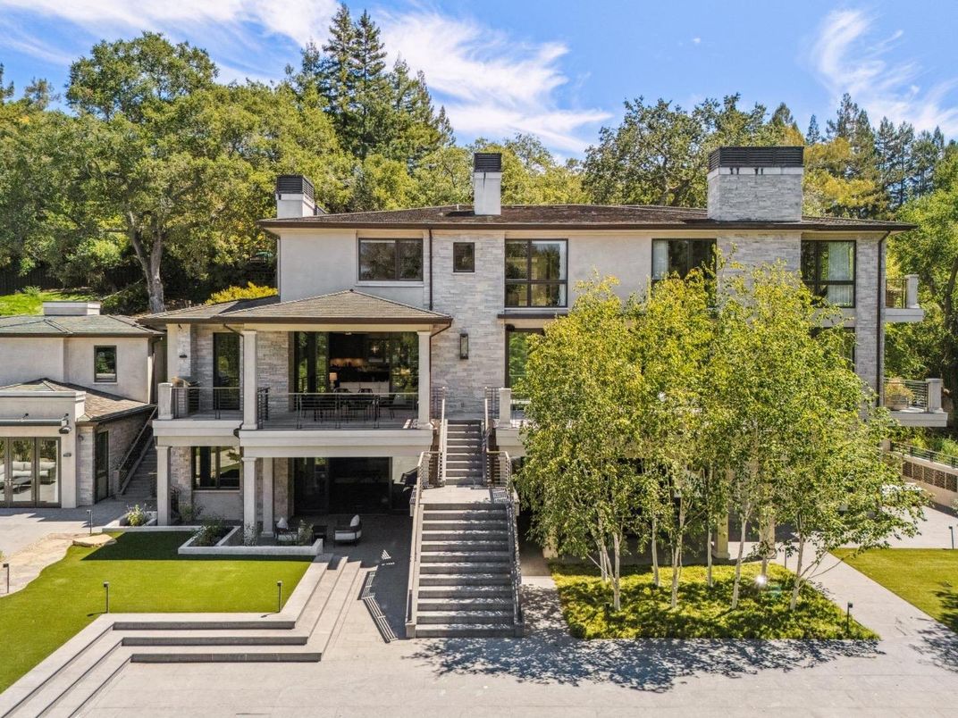 Exterior, Facade, Modern