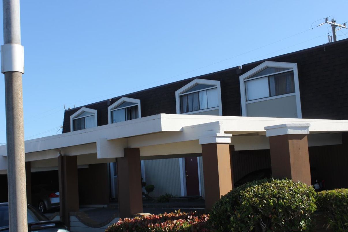 Exterior, Facade, Modern