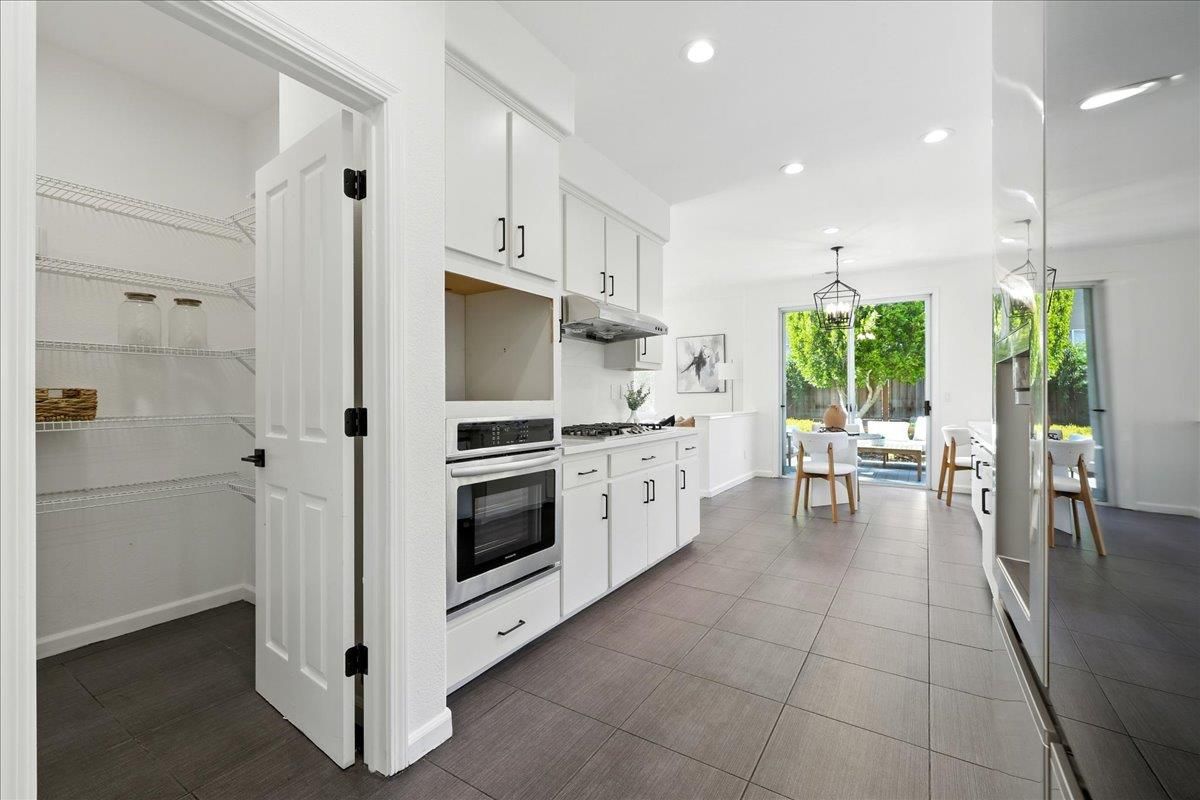 Dining room, Interior, Kitchen, Pendant Lights, Recessed Lighting, Stainless Steel Appliances