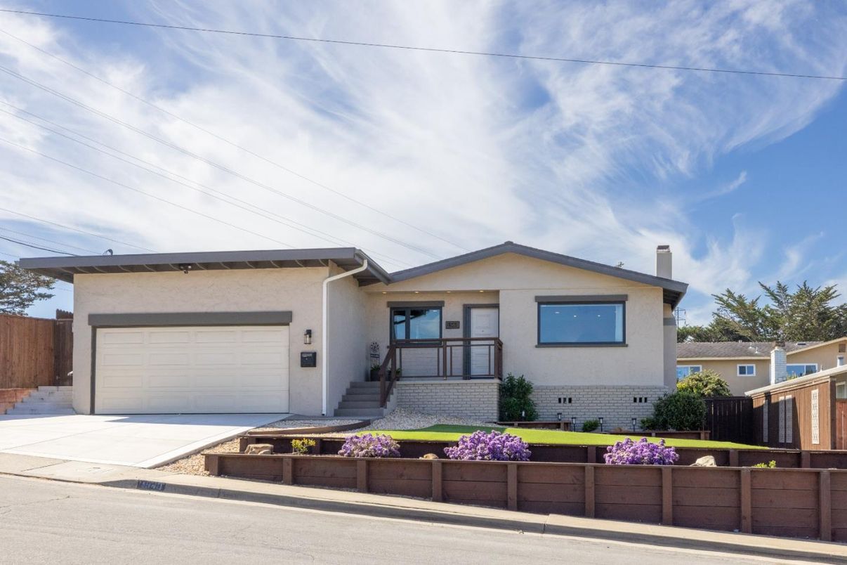 Attached, Exterior, Facade, Modern