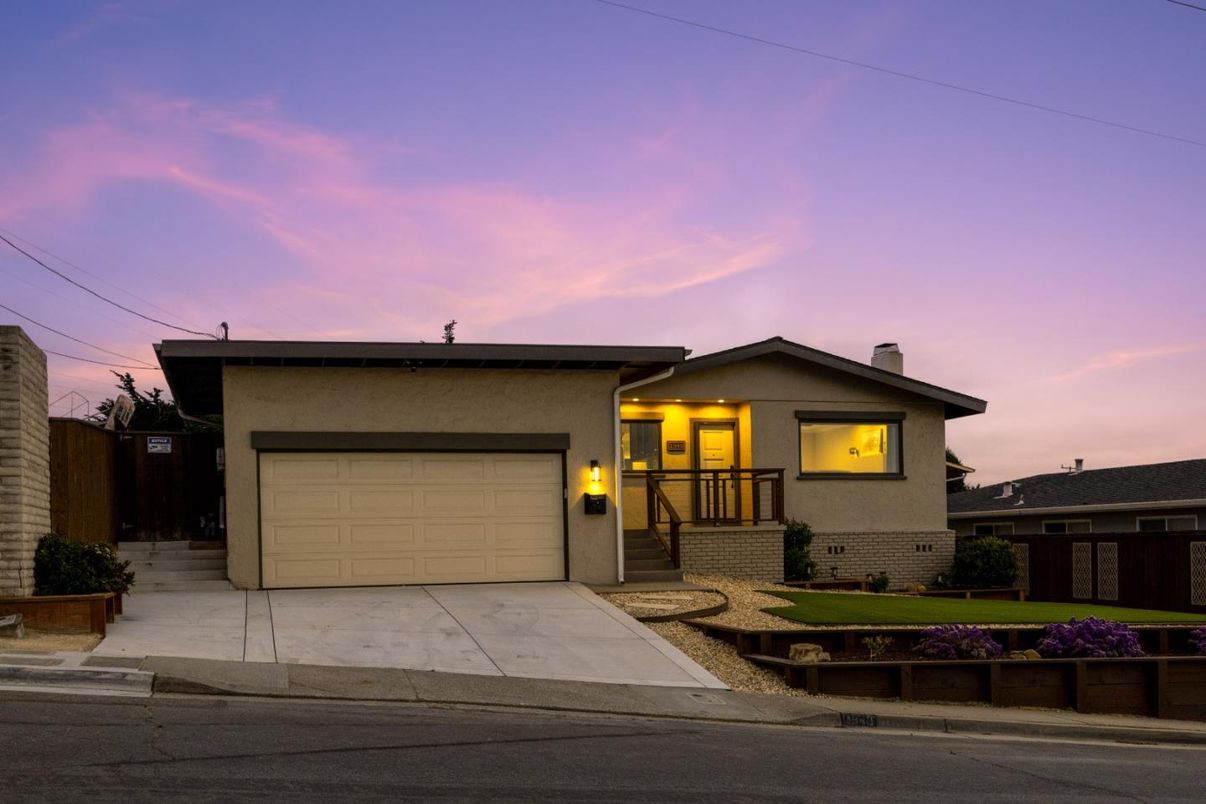 Attached, Exterior, Facade, Modern
