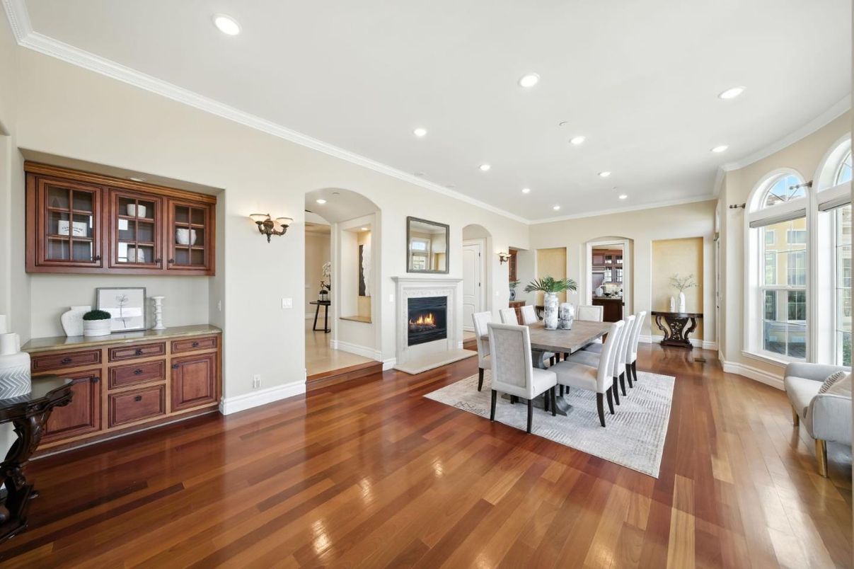 Dining room, Fireplace, Interior, Recessed Lighting, Wood Texture Flooring