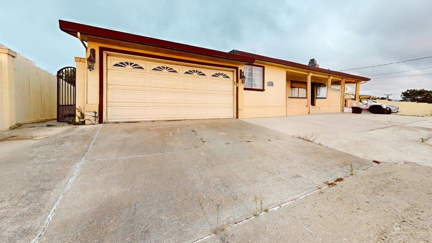 Backyard, Exterior, Facade, Ranch