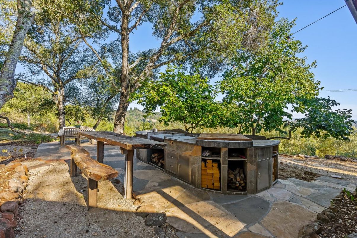 Exterior, Outdoor Kitchen