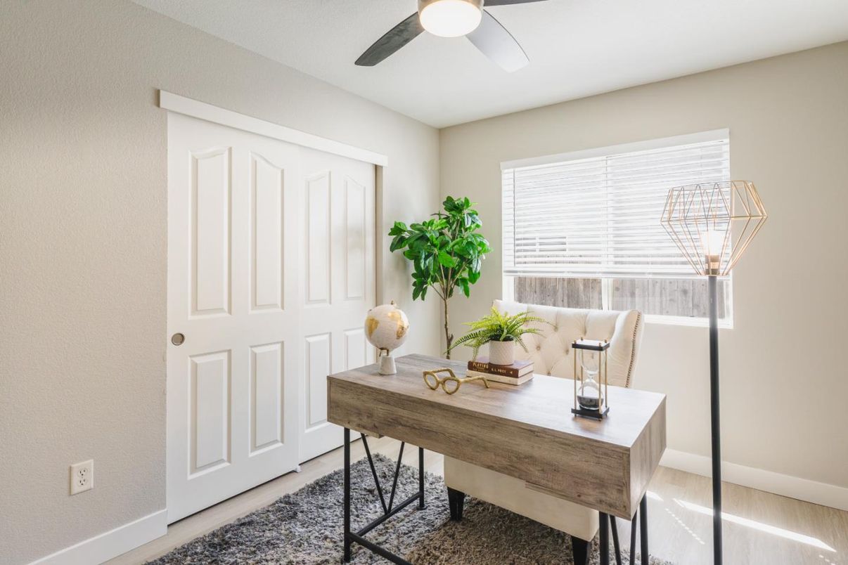 Home Office, Interior