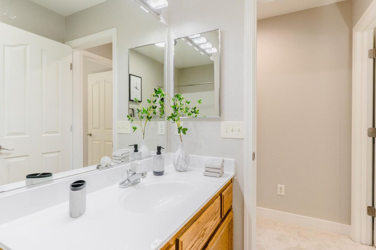 Bathroom, Dual Sink Vanities, Interior