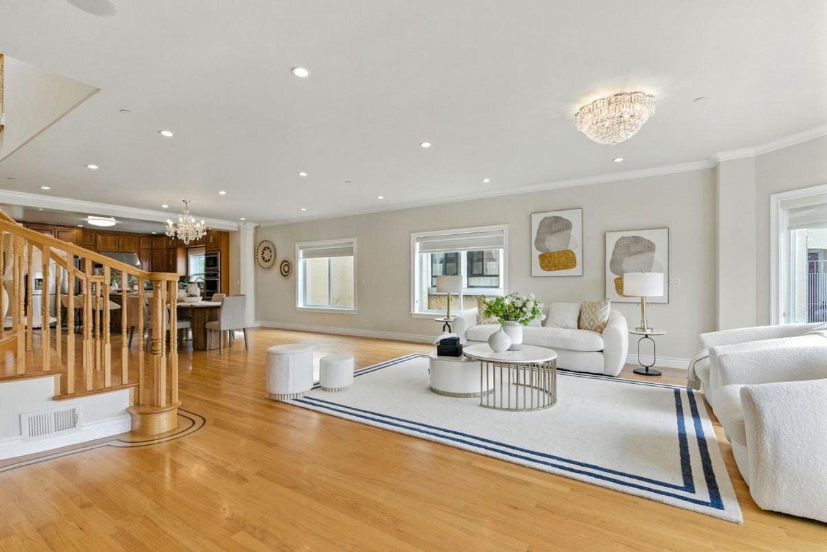 Chandelier, Dining room, Interior, Living room, Recessed Lighting, Wood Texture Flooring