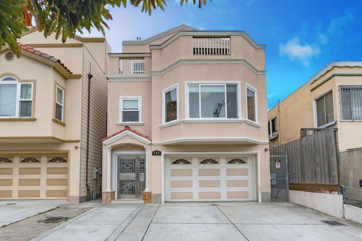Attached, Exterior, Facade, Rowhouse
