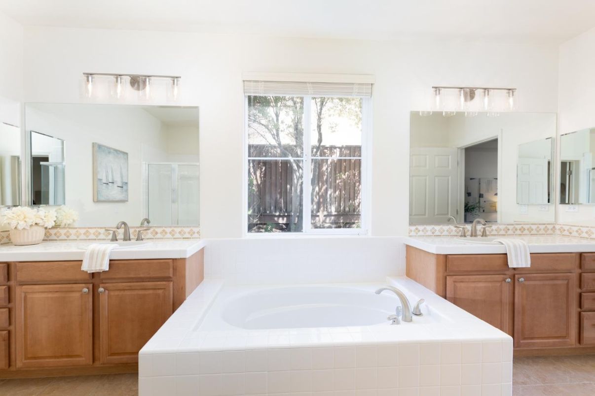 Bathroom, Dual Sink Vanities, Interior