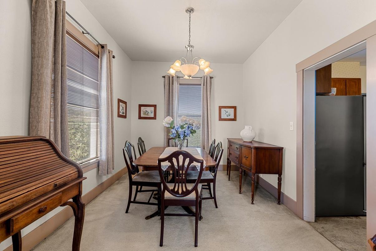 Chandelier, Dining room, Interior