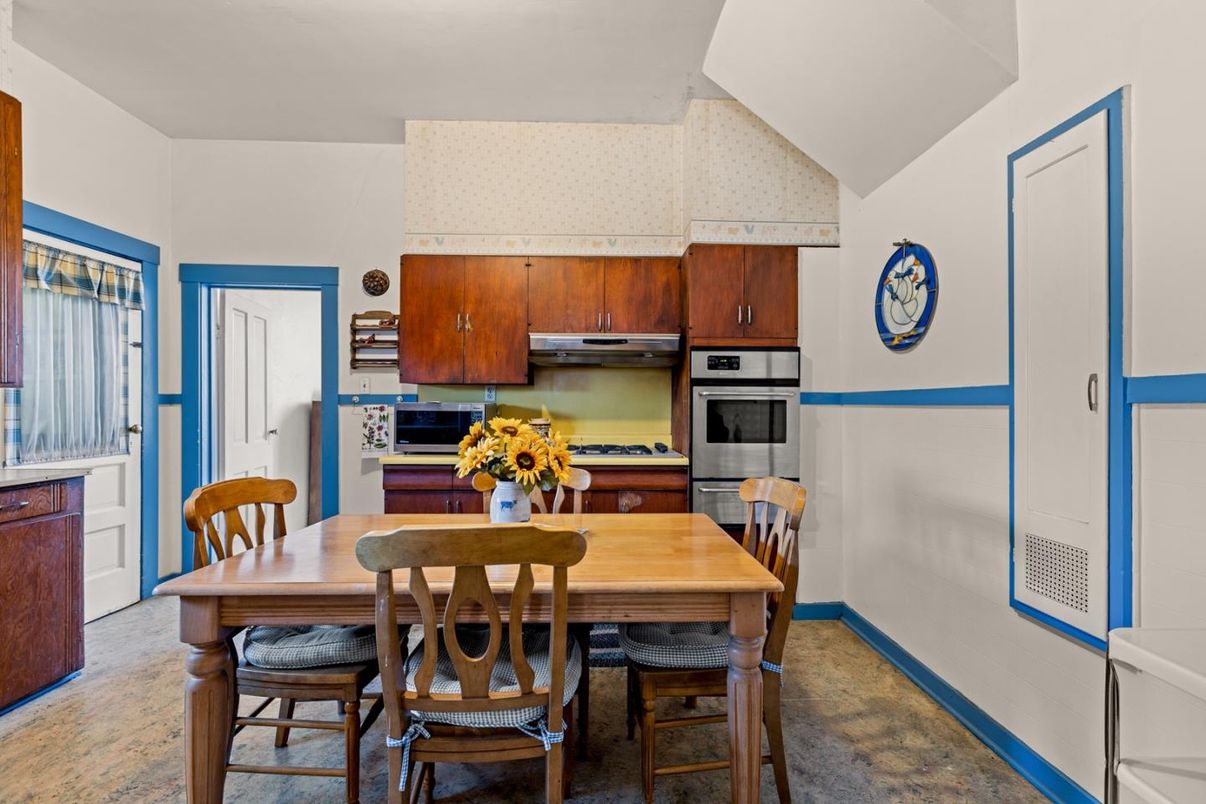 Dining room, Interior, Kitchen, Stainless Steel Appliances
