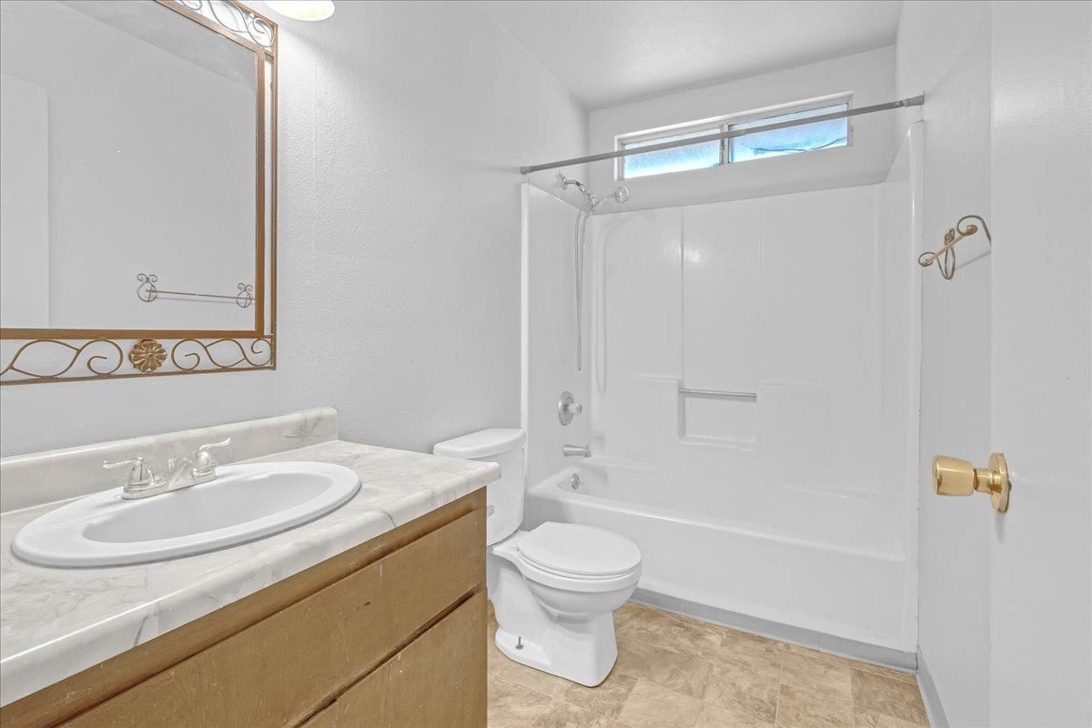 Bathroom, Interior, Tile Countertops