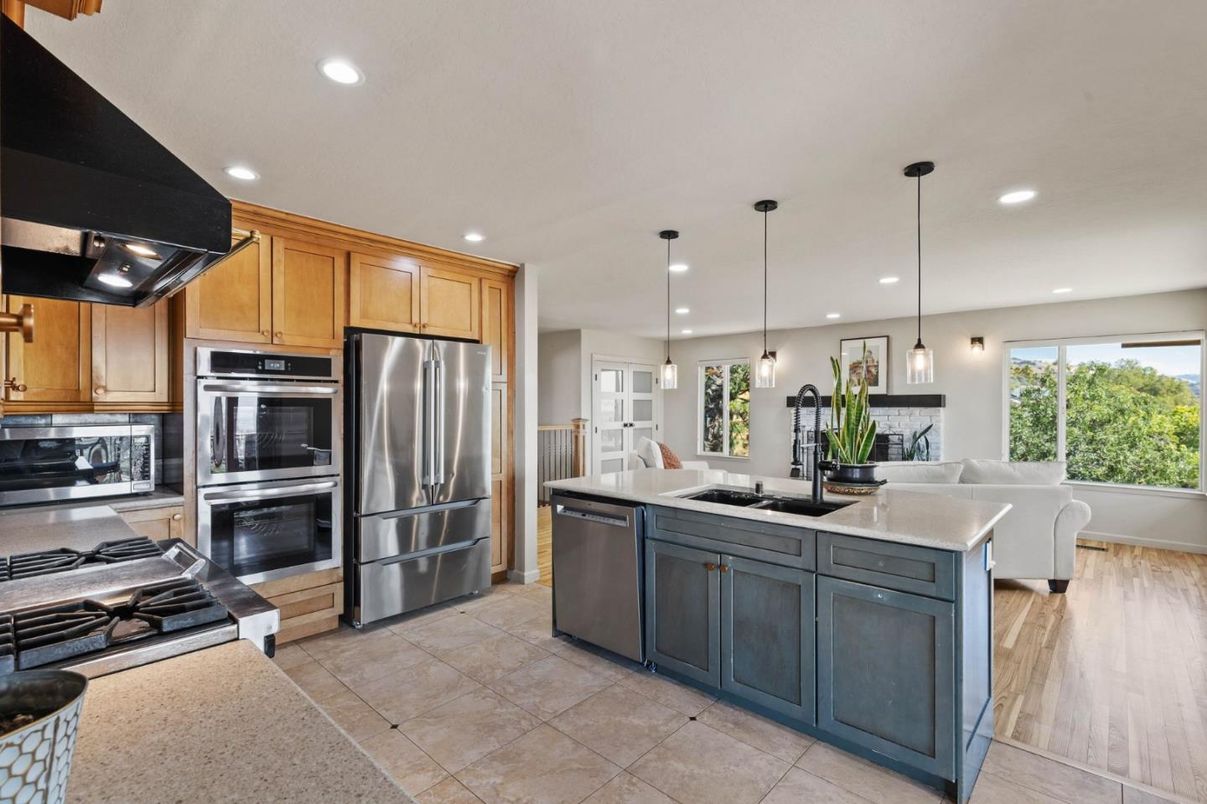 Interior, Kitchen, Living room, Pendant Lights, Recessed Lighting, Stainless Steel Appliances