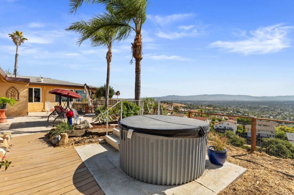 Exterior, Hot Tub