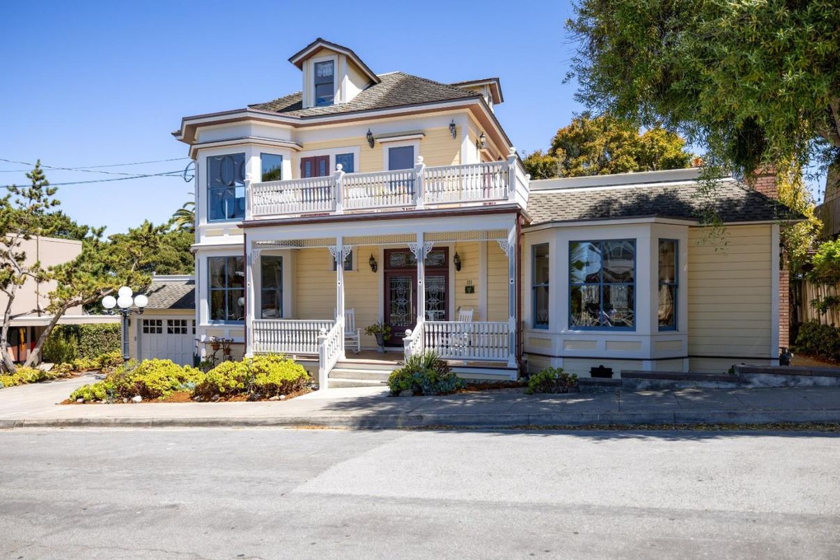 Exterior, Facade, American Foursquare